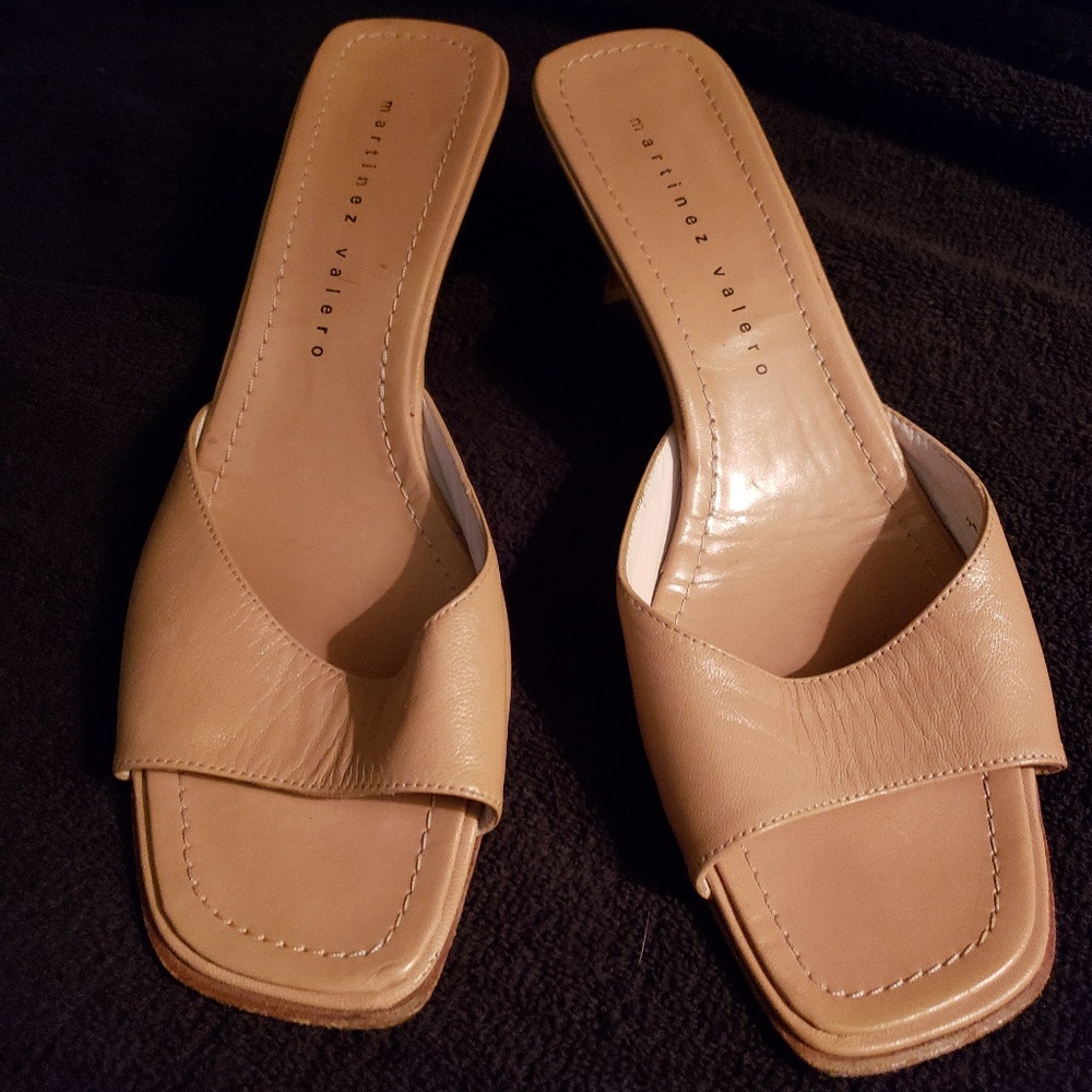 Woman's Martinez Valero Tan heel